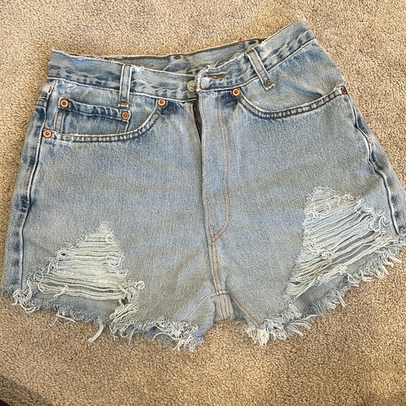 Vintage Levi’s high rise denim shorts - Picture 1 of 5